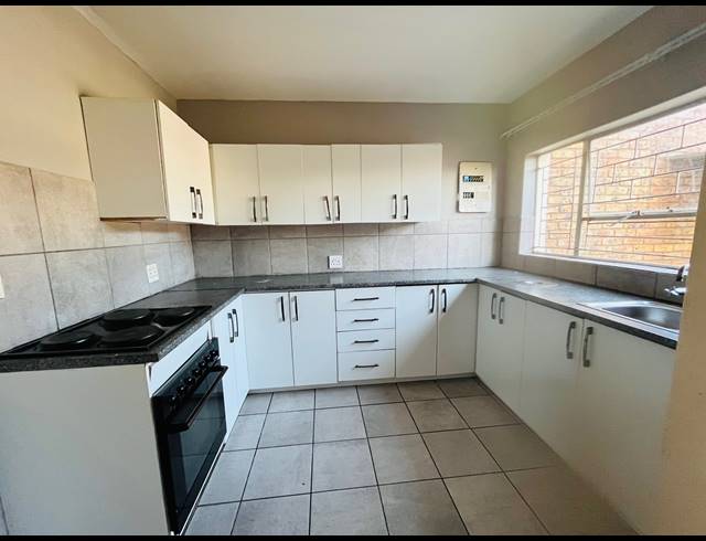 2 BEDROOM APARTMENT TO LET IN SONHEUWEL EXT 1